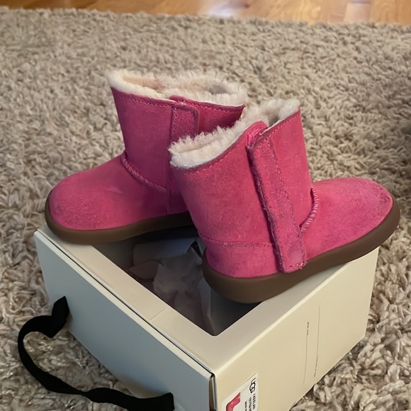 Great condition toddler keelan uggs - Picture 3 of 12